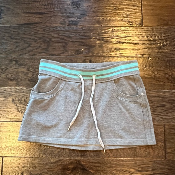 Lululemon grey skirt with blue stripe size 4 - Picture 1 of 3